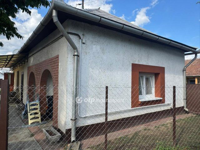 Eladó családi ház, Tiszafüreden 35 M Ft, 2+1 szobás