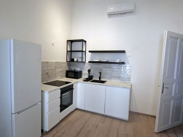 Kiadó téglalakás, albérlet, VI. kerületben, Szív utcában