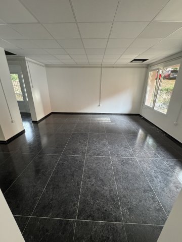 Eladó üzlethelyiség, Veszprémben 84.9 M Ft