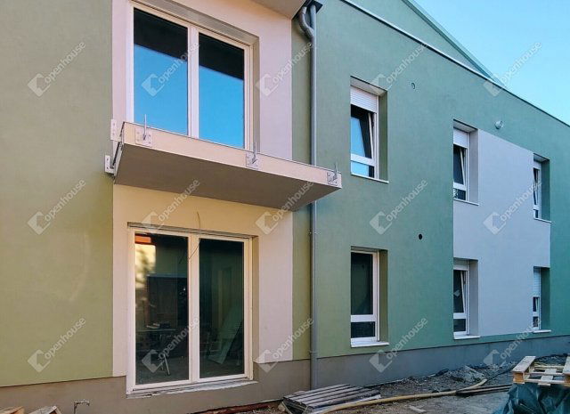 Eladó téglalakás, Székesfehérvárott 83.75 M Ft, 3 szobás
