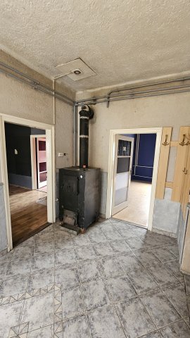 Eladó családi ház, Komlón, Fő utcában 24.9 M Ft, 4 szobás