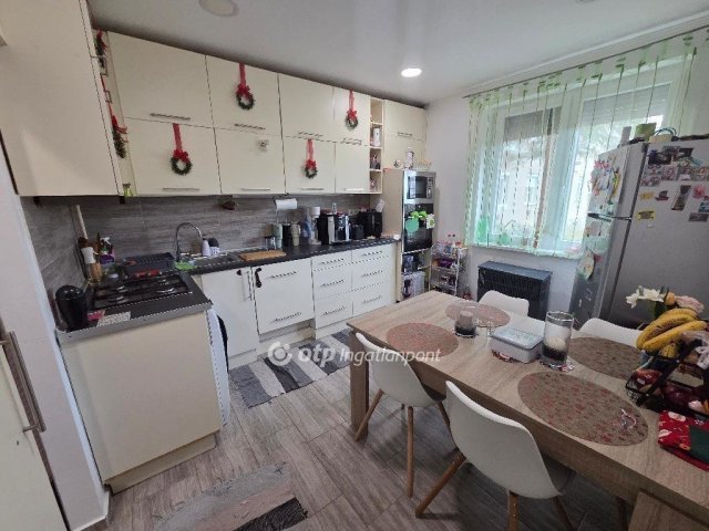 Eladó téglalakás, Miskolcon 29.9 M Ft, 1+1 szobás