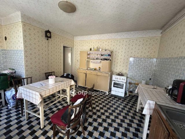 Eladó családi ház, Bagon 75 M Ft, 6+1 szobás