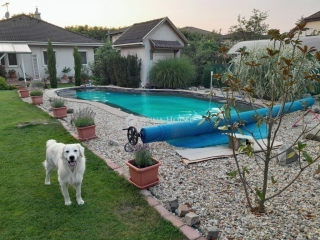 Eladó családi ház, Vecsésen 144.9 M Ft, 4 szobás