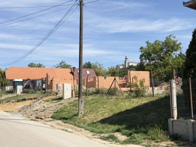 Eladó családi ház, Pannonhalmán 87.9 M Ft, 4 szobás