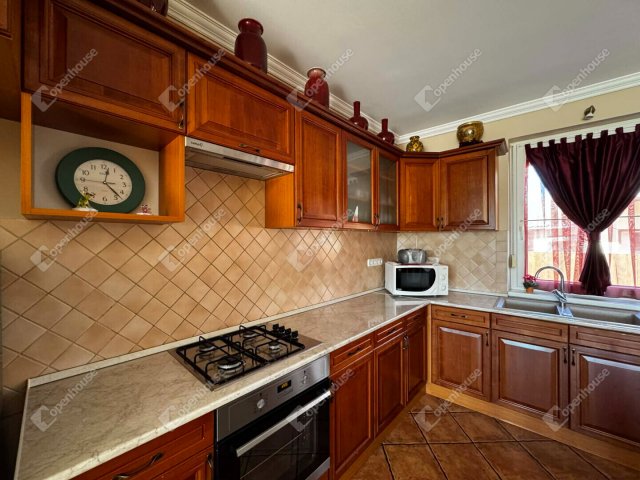 Eladó téglalakás, Székesfehérvárott 99.9 M Ft, 4 szobás