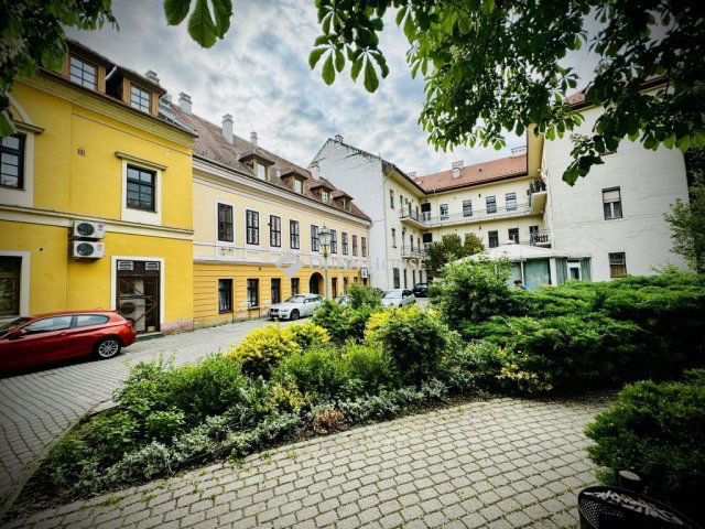 Kiadó téglalakás, albérlet, Győrött 230 E Ft / hó, 3 szobás