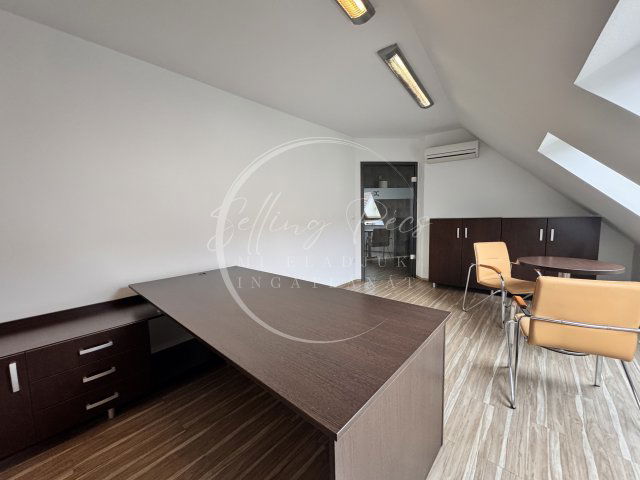 Eladó téglalakás, Pécsett, Ferencesek utcájában 99 M Ft