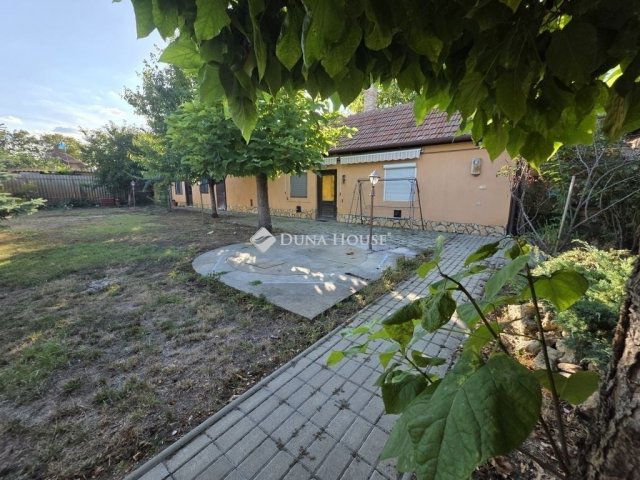 Eladó családi ház, Cegléden 69.9 M Ft, 4 szobás