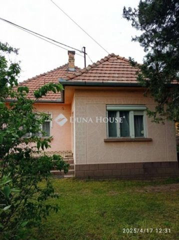 Eladó családi ház, Dánszentmiklóson 36 M Ft, 3 szobás