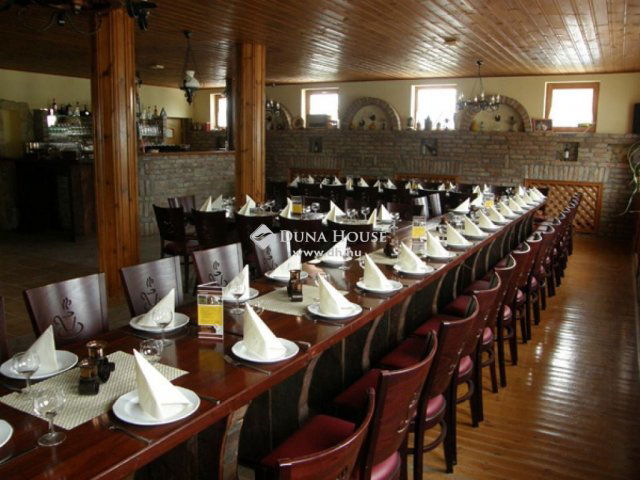 Eladó családi ház, Győrött 762 M Ft, 1 szobás