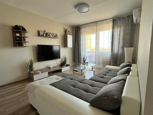 Eladó panellakás, Debrecenben 61.5 M Ft, 3 szobás