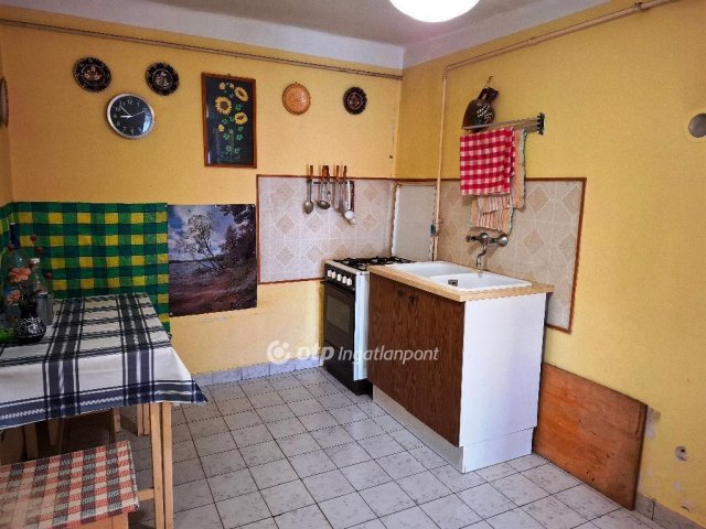 Eladó családi ház, Békéscsabán 28 M Ft, 2 szobás