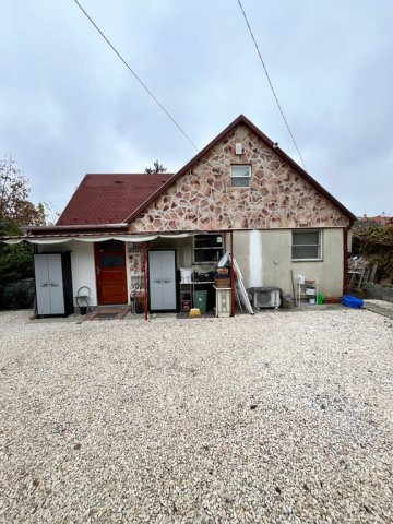 Eladó családi ház, Szadán 107 M Ft, 6 szobás