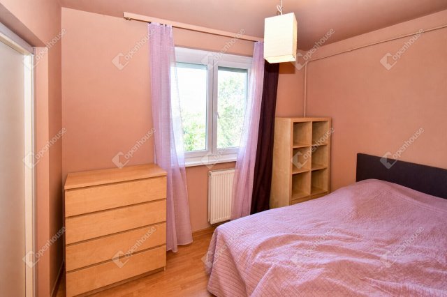 Eladó panellakás, Szegeden 64.99 M Ft, 4 szobás