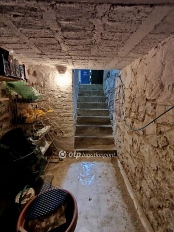Eladó családi ház, Pécsett 138 M Ft, 8+1 szobás