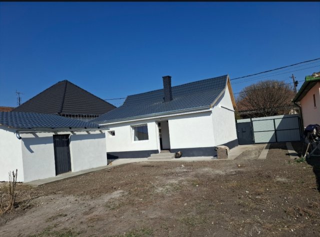 Eladó családi ház, Szolnokon 25.9 M Ft, 2 szobás