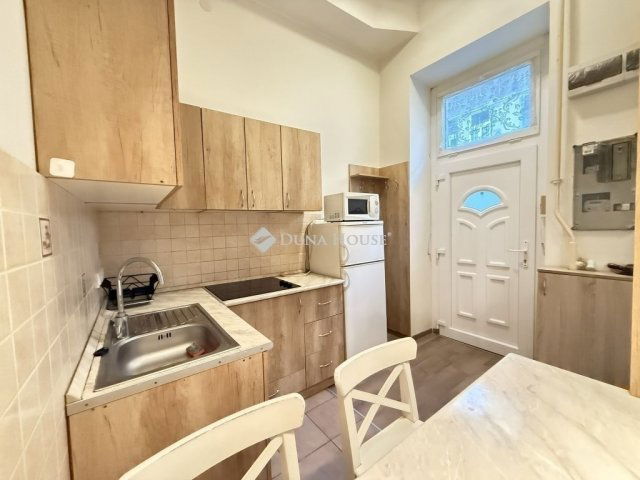 Eladó téglalakás, Budapesten, VIII. kerületben 49.9 M Ft