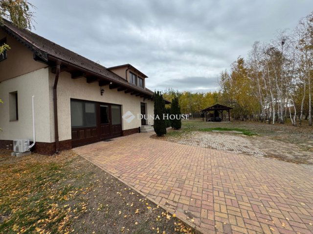 Eladó családi ház, Kecskeméten 199 M Ft, 9 szobás