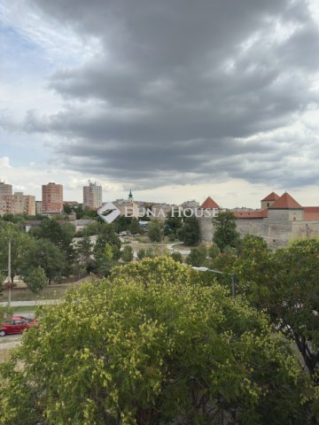 Eladó téglalakás, Várpalotán 46.9 M Ft, 2 szobás