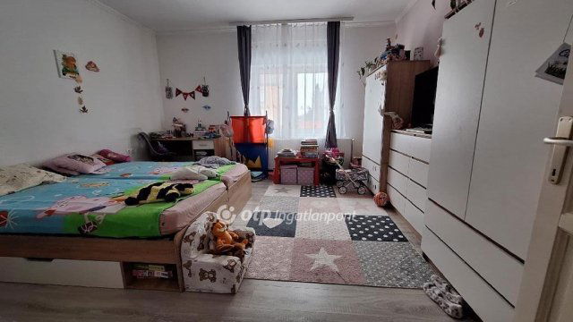 Eladó családi ház, Bősárkányon 60 M Ft, 3 szobás