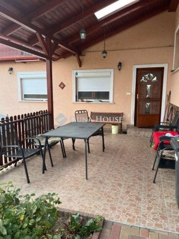 Eladó családi ház, Sukorón 89.9 M Ft, 5 szobás