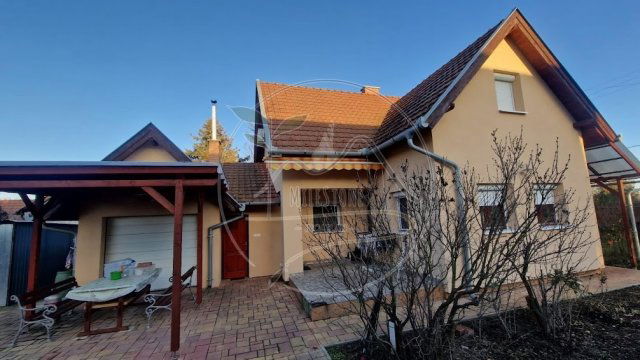 Eladó családi ház, Békéscsabán 78.9 M Ft, 6 szobás
