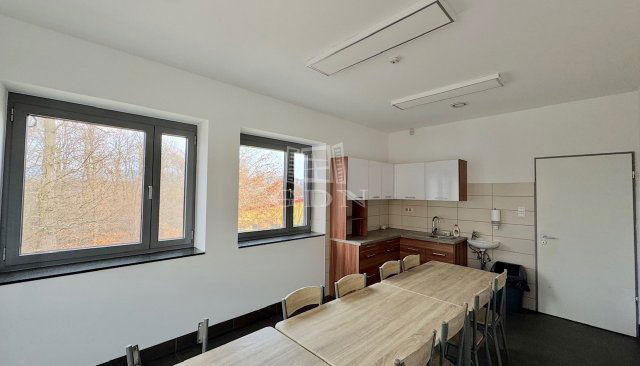 Kiadó ipari ingatlan, Budaörsön 3432 E Ft / hó