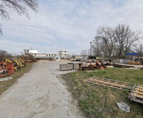 Eladó ipari ingatlan, Nyergesújfaluban 750 M Ft