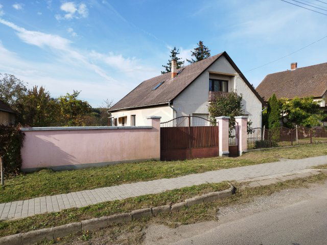 Eladó családi ház, Galgagyörkön 32 M Ft, 7+1 szobás