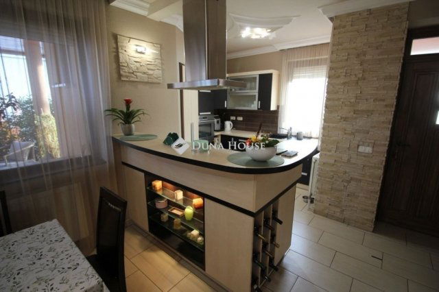 Eladó családi ház, Kecskeméten 99.9 M Ft, 5 szobás