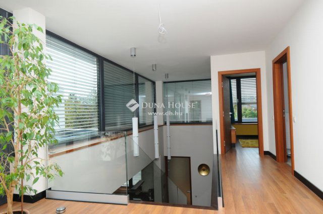Eladó családi ház, Balatonlelleén 375 M Ft, 5 szobás