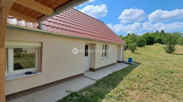 Eladó családi ház, Bakonyán 38.5 M Ft, 2 szobás