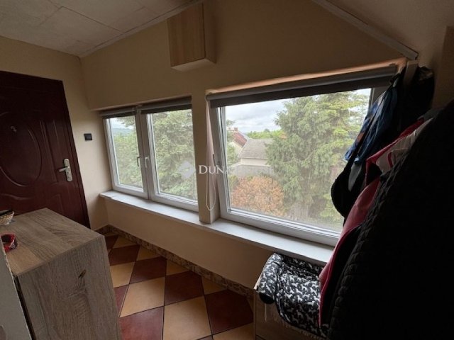 Eladó családi ház, Mogyoródon 136.5 M Ft, 10 szobás