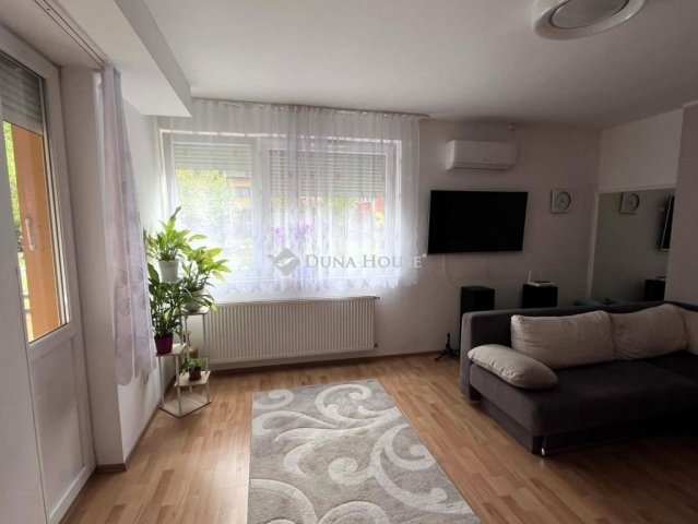 Eladó téglalakás, Szigetszentmiklóson 67 M Ft, 2 szobás