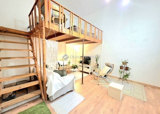 Eladó téglalakás, Budapesten, VIII. kerületben 56.9 M Ft