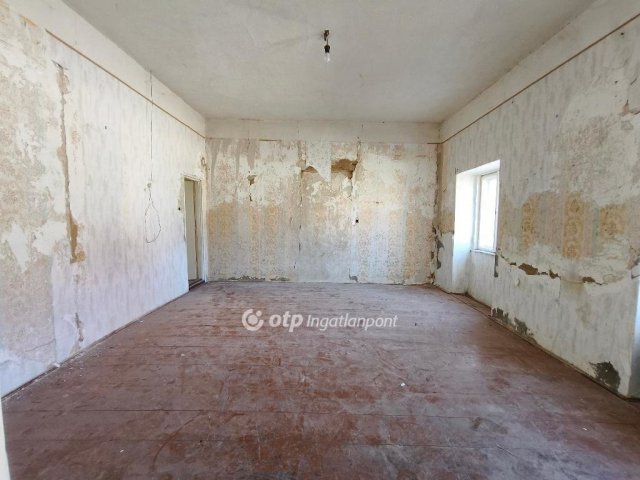 Eladó téglalakás, Kunszentmártonban 4.5 M Ft, 2 szobás