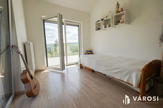 Eladó családi ház, Nagykovácsiban 219.9 M Ft, 6 szobás
