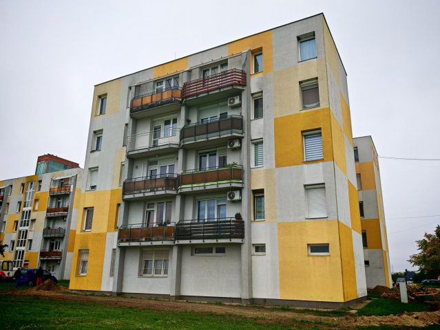 Eladó téglalakás, Tatabányán 38.5 M Ft, 3 szobás