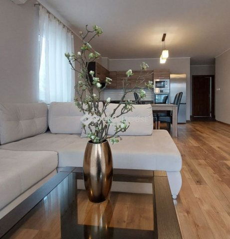 Kiadó téglalakás, albérlet, Tatán, Móricz Zsigmond téren