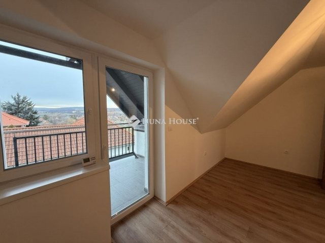 Eladó családi ház, Hosszúhetényen 89.9 M Ft, 5 szobás