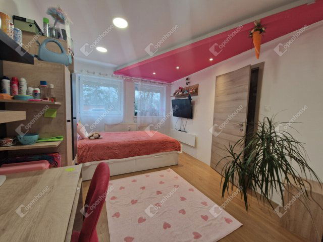 Eladó téglalakás, Almásfüzitőn 38.5 M Ft, 3 szobás
