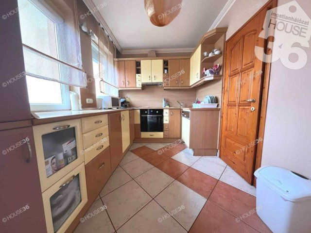 Eladó téglalakás, Kecskeméten 79.9 M Ft, 4 szobás