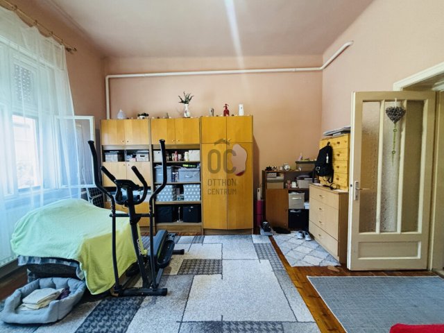 Eladó családi ház, Cegléden 24.5 M Ft, 2 szobás