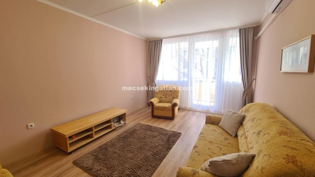 Kiadó panellakás, albérlet, Pécsett 150 E Ft / hó, 2+1 szobás