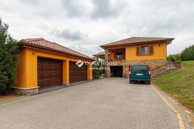 Eladó családi ház, Szentendrén 685 M Ft, 8 szobás