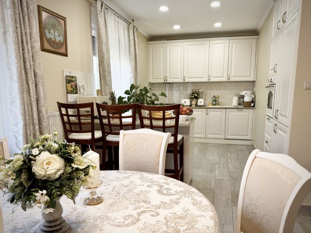 Eladó családi ház, Pécsett 199 M Ft, 4 szobás