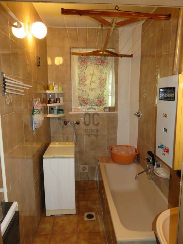 Eladó téglalakás, Szolnokon 32.9 M Ft, 2 szobás