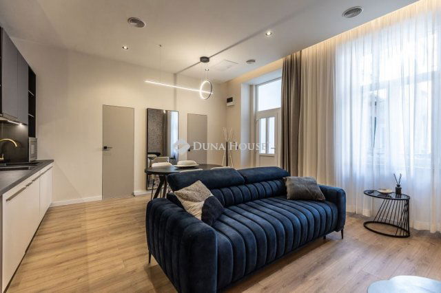 Eladó téglalakás, Budapesten, VI. kerületben 135 M Ft, 3 szobás