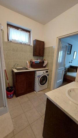 Eladó családi ház, Héderváron 119.9 M Ft, 6+2 szobás